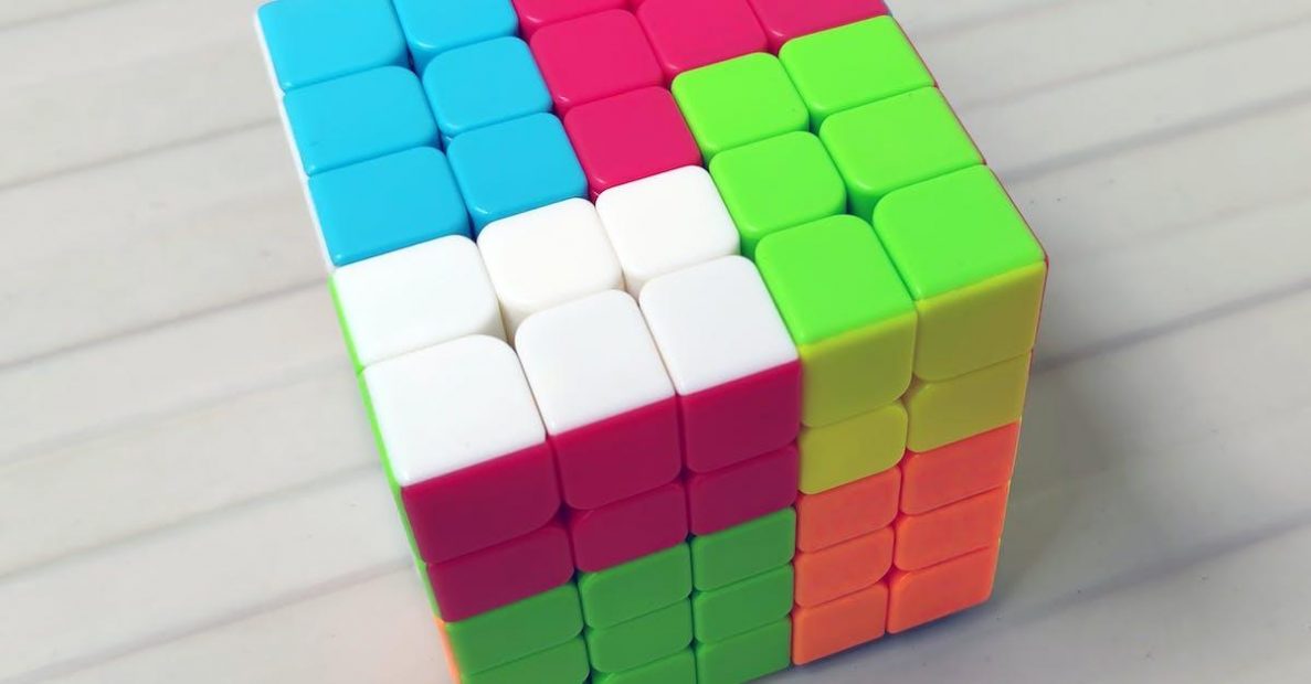 Udforskning af Rubiks Cube-verdenen – en labyrint af farver og udfordringer